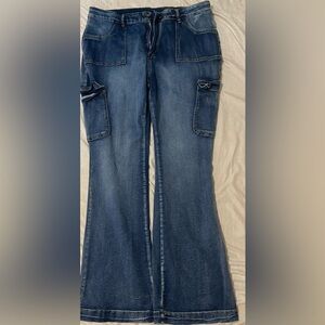 Hey! Dark washed SHEIN cargo jeans.